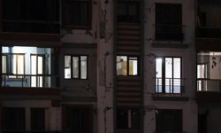 Deprem dolayısıyla hayalet eve döndüler… Açık kalan lambalar hala yanıyor