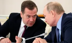 Medvedev'den açık tehdit: Gerekirse Lviv'e kadar gireriz