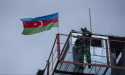 Kritik noktaya Azerbaycan bayrağı dikildi