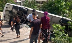 Karaman'da tur otobüsü devrildi: 3'ü ağır 26 kişi yaralandı