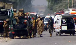 Pakistan'da bombalı saldırı: 2 kişi hayatını kaybetti