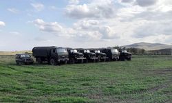 Karabağ’da ele geçirilen askeri araç ve topçu bataryalarının görüntülerini yayınlandı
