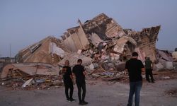 Hatay'da yıkım sırasında bina çöktü
