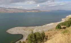 İklim krizi alarm veriyor! Van Gölü su kaybediyor