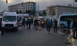 Karabük'te minibüs ile kamyonet çarpıştı: 11 kişi yaralandı
