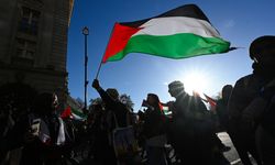 On binlerce İngiliz, Filistin için meydanlara akın etti