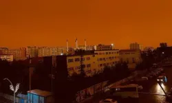 Mardin'de toz taşınımı, kenti kırmızıya boyadı