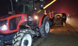 Afyonkarahisar'da otomobilin traktör römorkuna çarptığı kazada 7 kişi yaralandı