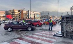 Bursa’da ambulans kaza yaptı: 1’i sağlık personeli 3 kişi yaralandı