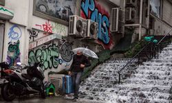 İstanbul’da sağanak yağış vatandaşlara zor anlar yaşattı