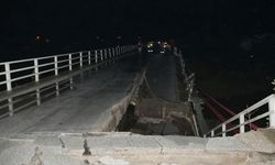 Şiddetli yağış köprüyü yıktı
