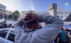 İsrail Şifa Hastanesi'nin çatısını bombaladı