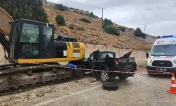 Eskişehir'de feci kaza! İş makinesine çarpan araçta baba kız hayatını kaybetti