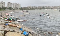 Kocaeli'de şiddetli fırtına: Tekneler karaya vurdu
