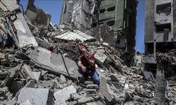 Ateşkesle evlerine dönen Filistinlileri enkazlar karşılıyor