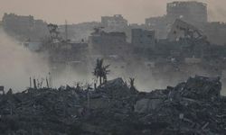 İsrail, Gazze'de geçici ateşkesin bitmesinin ardından saldırılarını artırarak sürdürüyor