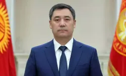 Caparov imzayı attı! Kırgızistan bayrağı değişiyor