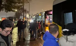 İstanbullular, gece saatlerinde toplu taşımayla ulaşım sağlamada zorluk çekiyor
