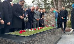 Cumhur İttifakı ABB Başkan adayı Turgut Altınok, Başbuğ Türkeş’in kabrini ziyaret etti