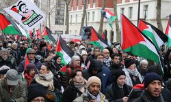 Paris'te Filistin destekçileri gösteri düzenledi