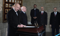 Aliyev Anıtkabir'i ziyaret etti