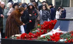 Azerbaycan'da Hocalı Soykırımı'nın kurbanları anılıyor: Gözyaşlarını tutamadılar