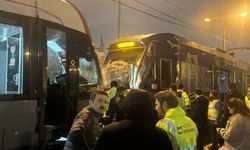 Zeytinburnu'nda iki tramvay kafa kafaya çarpıştı