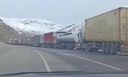 Türkiye-İran sınırında 10 kilometrelik tır kuyruğu