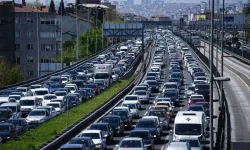 İstanbul’da bayram yoğunluğu: Trafik kilitlendi vatandaş sahile akın etti!