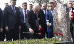MHP Lideri Devlet Bahçeli, Alparslan Türkeş'in kabrini ziyaret etti