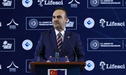 Bakan Kacır duyurdu: Fikri Türkiye'ye ait olan ilk ilaç geliyor