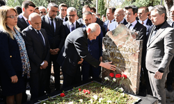 MHP lideri Devlet Bahçeli, Alparslan Türkeş’in kabrini ziyaret etti