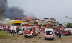 Kocaeli'de market deposunda yangın