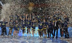 Fenerbahçe Kadın Basketbol Takımı'ndan üst üste ikinci kez şampiyonluk