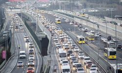 Yoğunluk yüzde 65'e çıktı... İstanbul'da şaşırtan trafik!