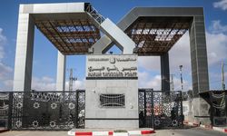 İsrail, Refah Sınır Kapısının Filistin tarafındaki yardım depolarına saldırdı