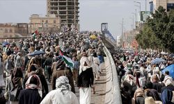 Yemen'de on binlerce kişi, Gazze ile öğrenci dayanışmasına destek gösterisi düzenledi