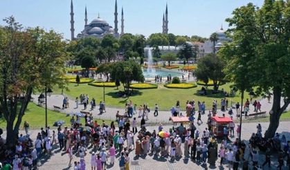 Türkiye'ye yabancı ziyaretçi akımı: Geçen seneye göre yüzde 100'den fazla!
