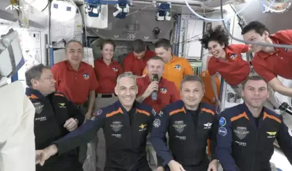 Türkiye'nin ilk astronotu Alper Gezeravcı uzay istasyonunda! Dünya'ya Türkçe mesaj