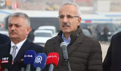 Bakan Abdulkadir Uraloğlu, deprem bölgesindeki köprü ve yollardaki durumu açıkladı