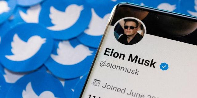 Elon Musk, Twitter'daki geleceğini halk oylamasına sundu