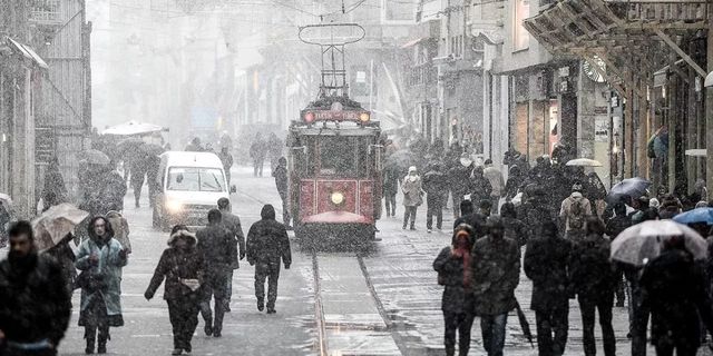 İstanbul'a kar geliyor! Tarih belli oldu