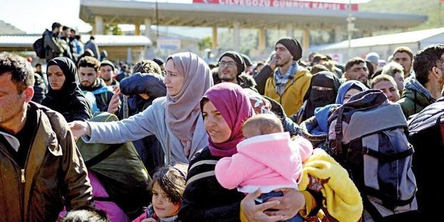 Binlerce Suriyeli ülkesine dönüyor