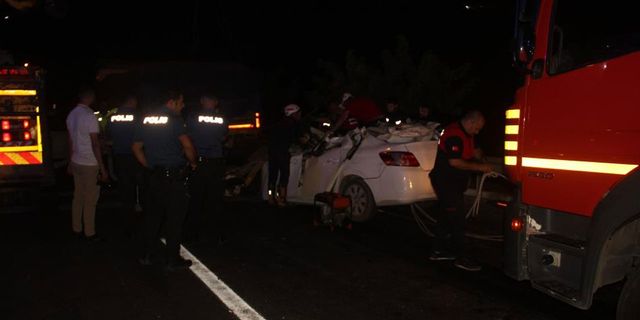 Şanlıurfa'da otomobil TIR'a arkadan çarptı: 2 ölü