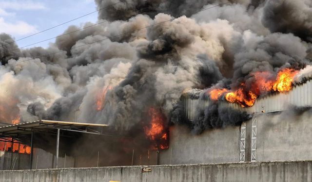 Bursa'daki '1 milyar liralık yangın', 40 ton köpük, 20 bin ton su ile söndürüldü