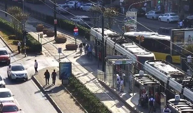 İstanbul'da tramvaya otobüs çarptı