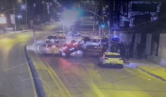 İstanbul’da ilginç kaza kamerada: Çarptığı bekçi takla atıp tavana düştü