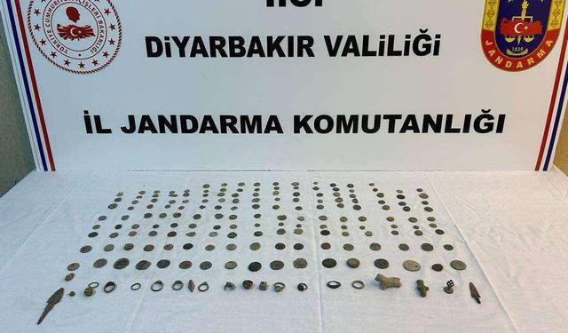 Diyarbakır’da tarihi eser operasyonu: Asurlara ait sikke ve malzemeler ele geçirildi