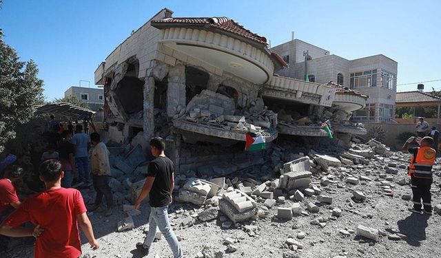İsrail güçleri Filistinlilere ait 3 evi yıktı