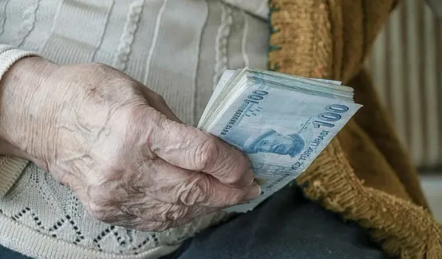 “Emekliler yılı” için ilk adım atılıyor! “Emekli kart” yolda